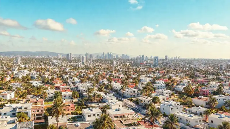 La ciudad moderna irradia optimismo y color