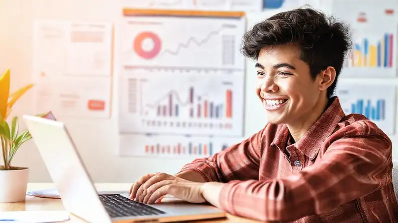 Un joven triunfa con educación financiera