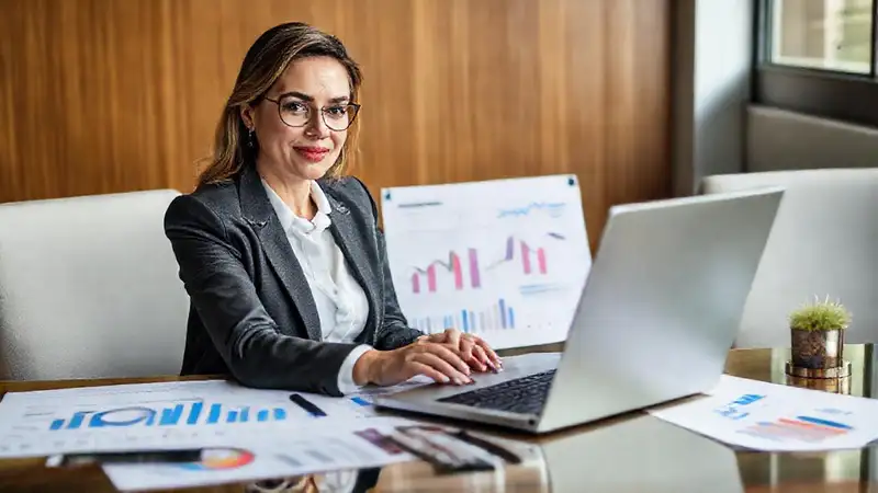 Ella planifica estratégicamente su éxito
