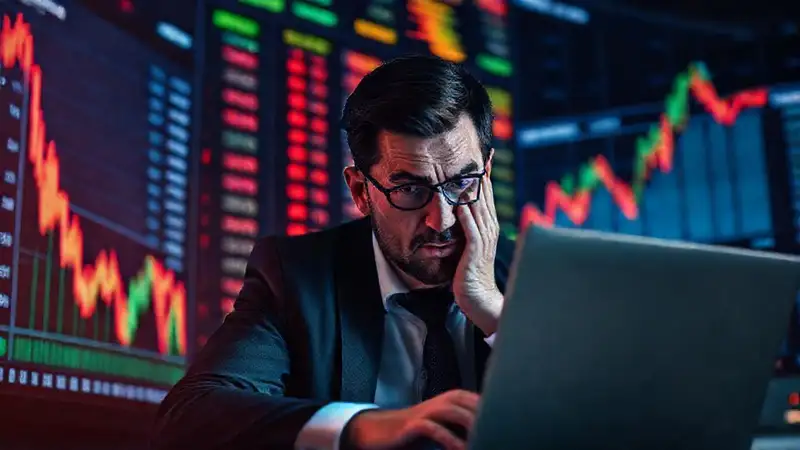El mercado cae
