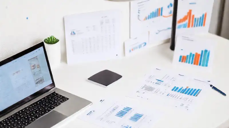 Un espacio de trabajo financiero organizado