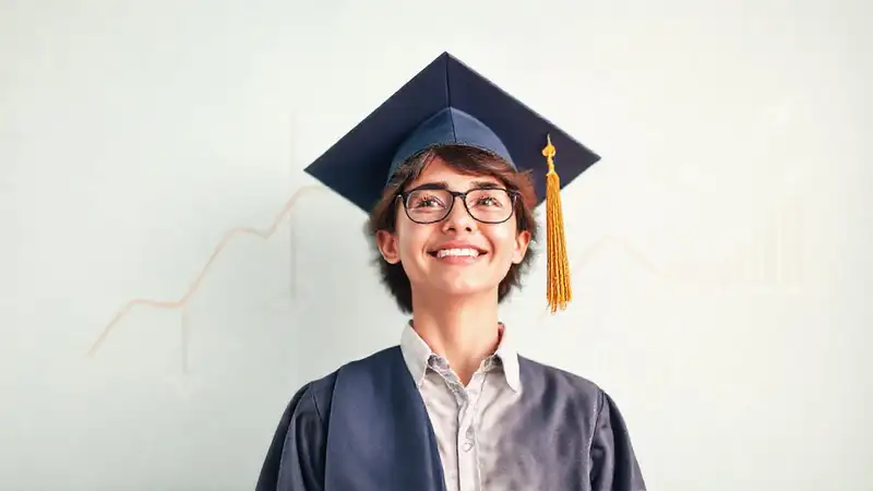 Estudiantes logran futuro financiero con educación